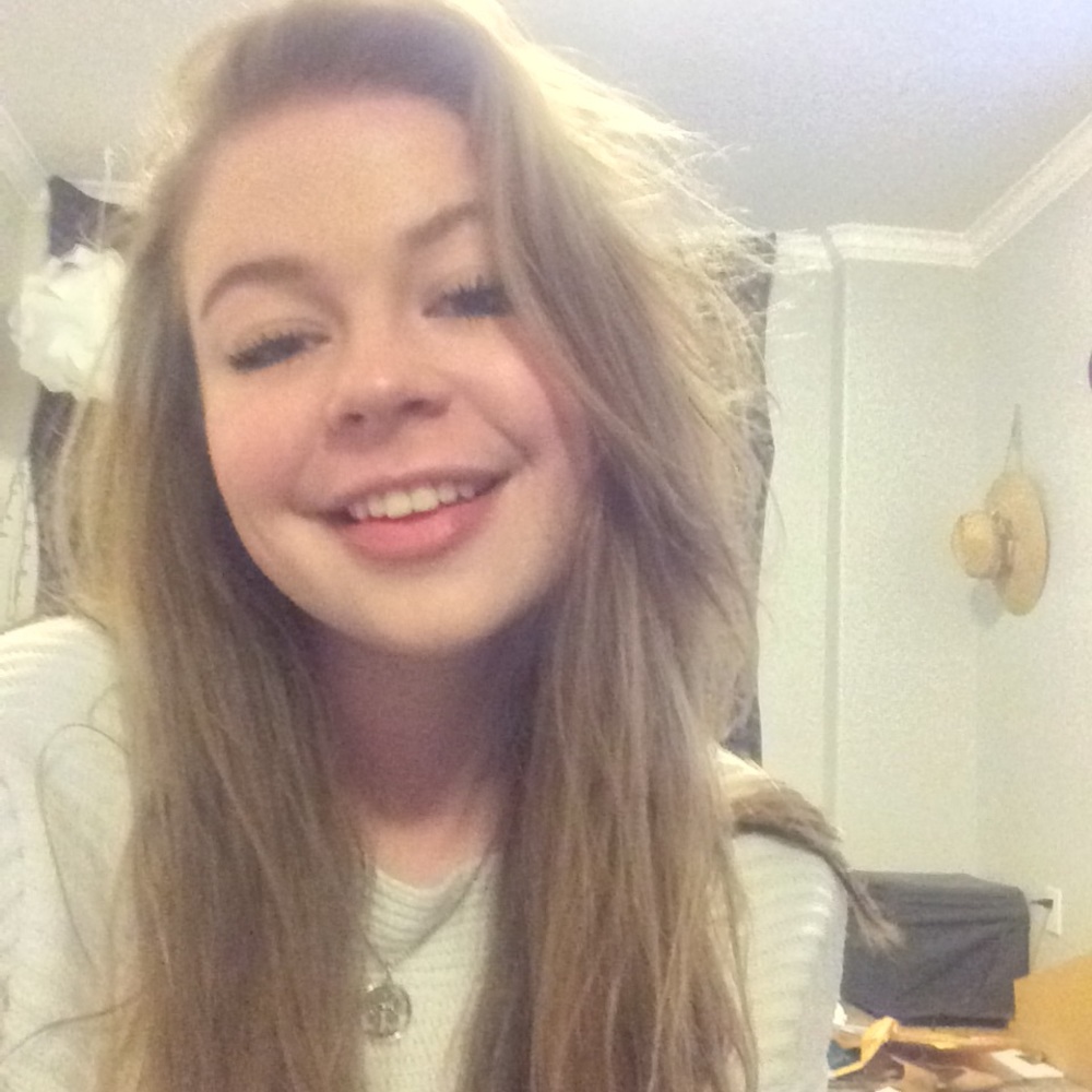 Meet your Posher, Claire